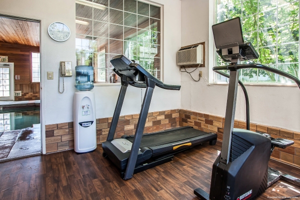 Hotel Comfort Suites (Clackamas)